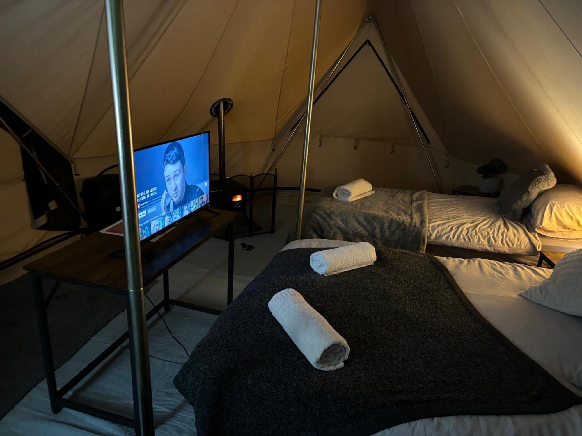 Cozy Hot Tent With Log Burner & Hot Tub Left Tent Dwyran