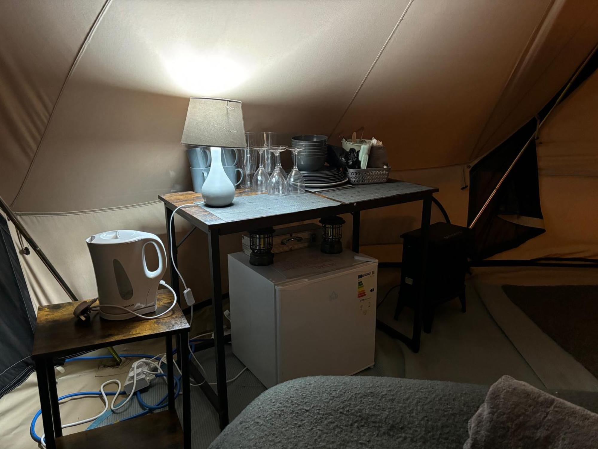 Cozy Hot Tent With Log Burner & Hot Tub Left Tent Holiday home *